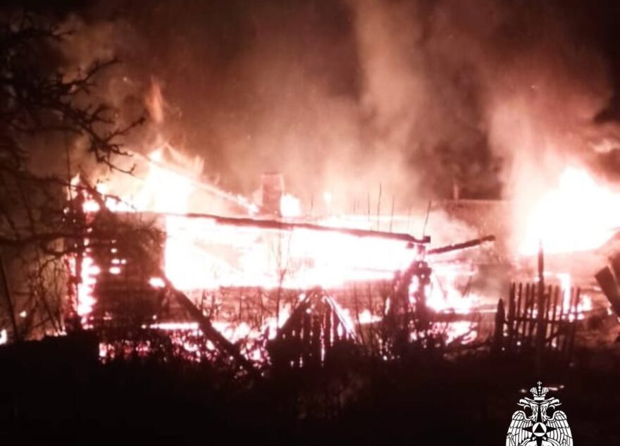 В пожаре в Тверской области погибли три человека