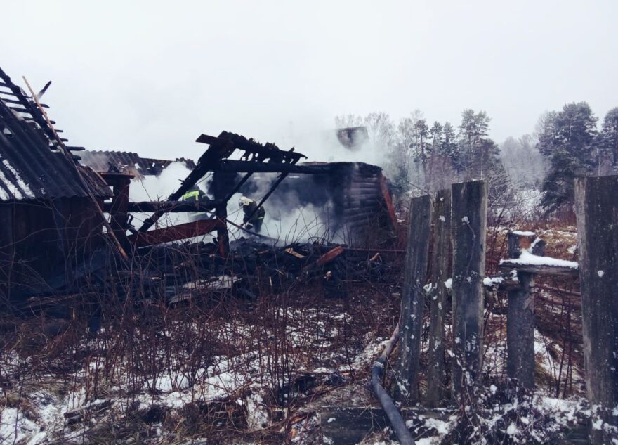 После гибели трех человек в пожаре в Тверской области возбуждено уголовное дело