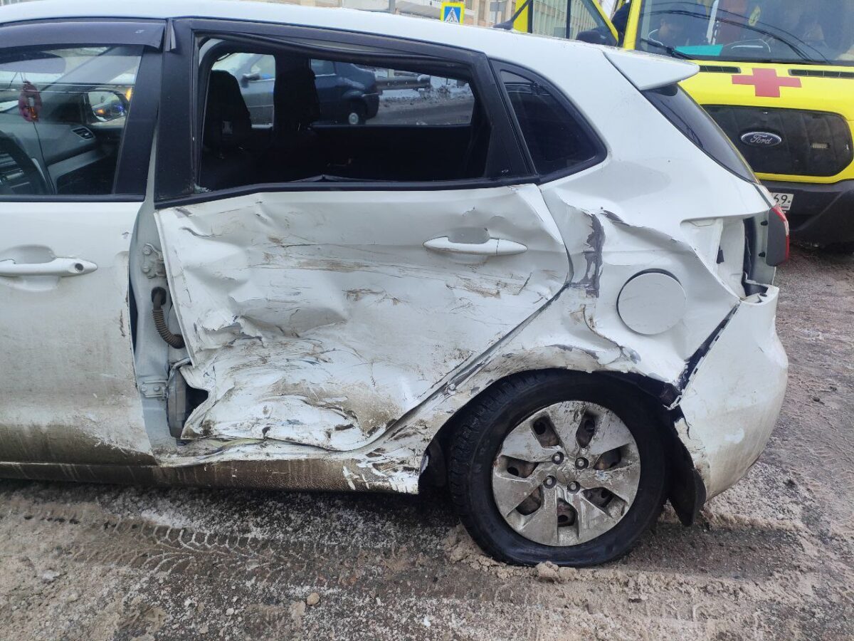 В Твери под эстакадой произошло массовое ДТП