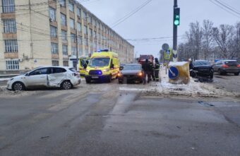 В Твери под эстакадой произошло массовое ДТП
