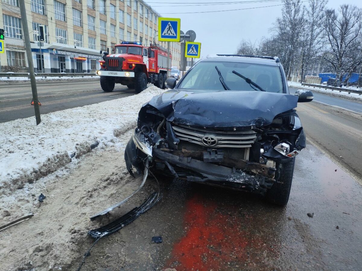 В Твери под эстакадой произошло массовое ДТП