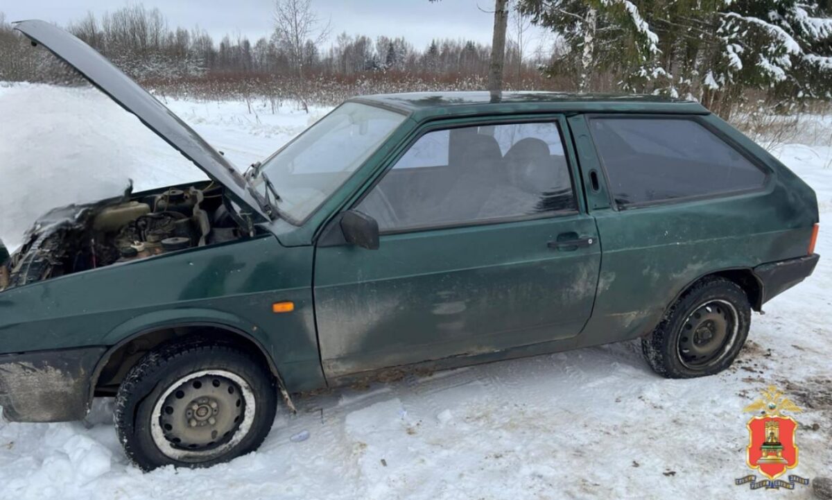 На трассе в Тверской области остановили машину с чужими номерами