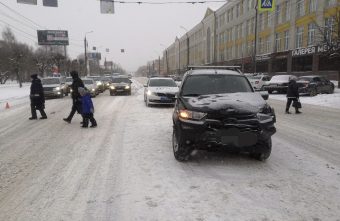 В Твери на проспекте Победы пенсионер на Ниве устроил аварию В Твери на проспекте Победы пенсионер на Ниве устроил аварию