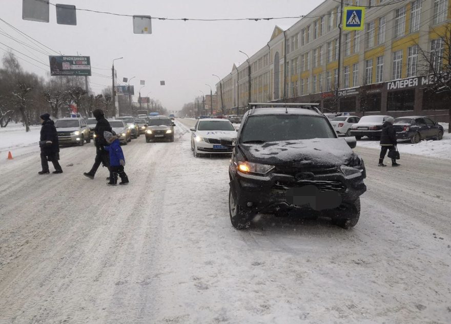 В Твери на проспекте Победы пенсионер на Ниве устроил аварию
