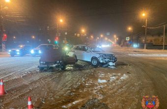 При столкновении Хавала и ВАЗа в Твери пострадала молодая девушка При столкновении Хавала и ВАЗа в Твери пострадала молодая девушка