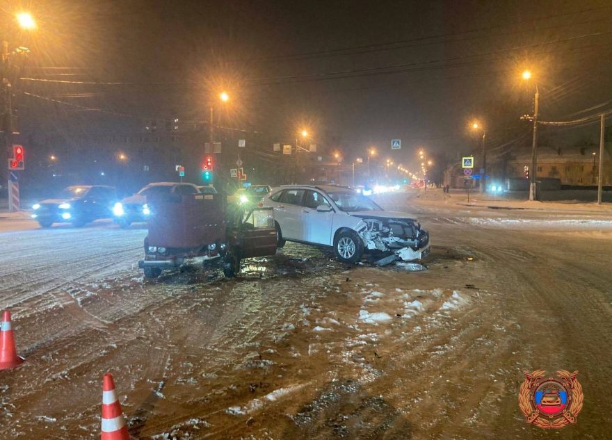 При столкновении Хавала и ВАЗа в Твери пострадала молодая девушка