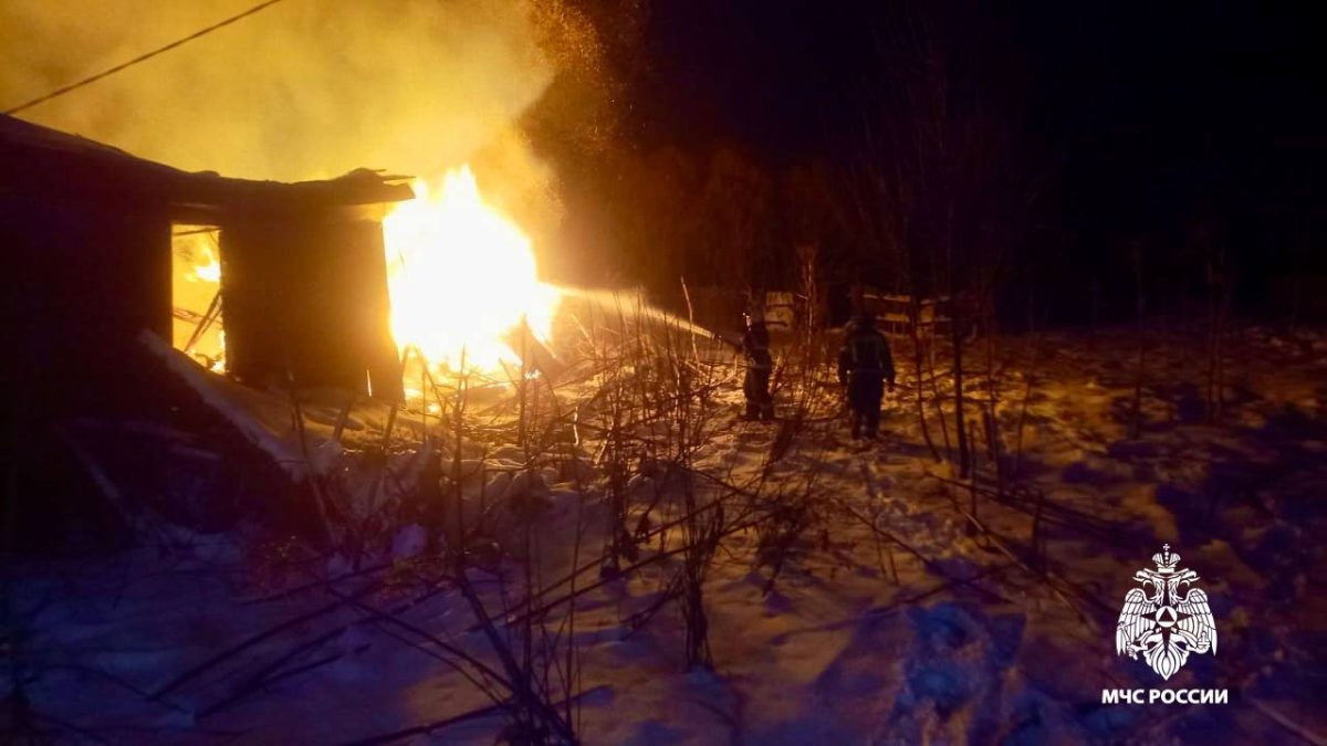 В Тверской области поздно вечером несколько часов тушили пожар