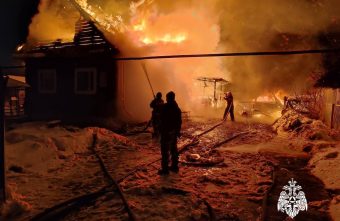 В Тверской области при возгорании гаража сгорели иномарка и жилой дом В Тверской области при возгорании гаража сгорели иномарка и жилой дом