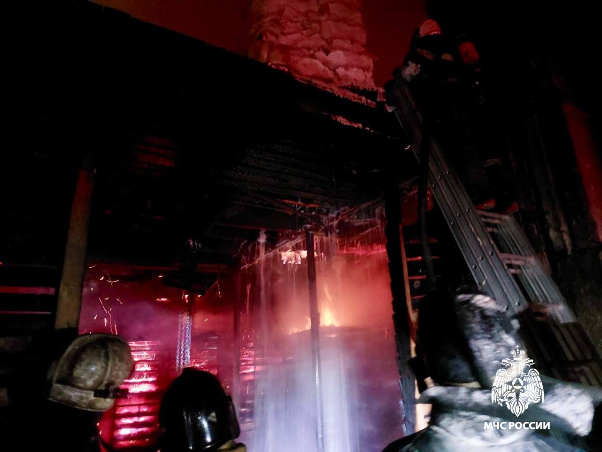 В Твери загорелся цех по производству угля