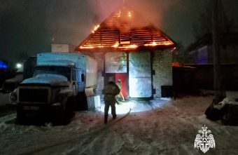 В Тверской области сгорели машина и гараж на хлебокомбинате В Тверской области сгорели машина и гараж на хлебокомбинате