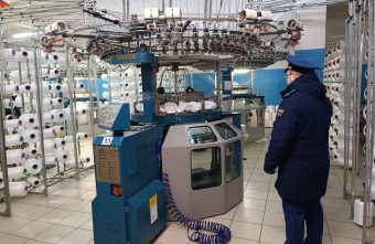 В Тверской области работник цеха получил серьезную травму на станке