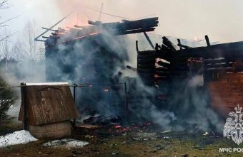 В Тверской области в пожаре полностью сгорел дом В Тверской области в пожаре полностью сгорел дом