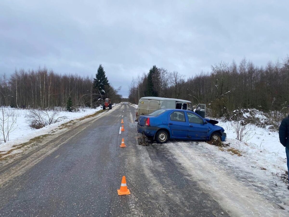 Три человека пострадали в ДТП на "встречке" в Тверской области
