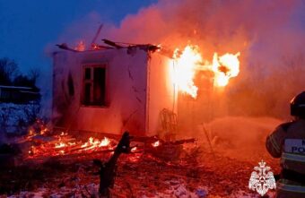 В Тверской области полностью сгорел дачный дом В Тверской области полностью сгорел дачный дом
