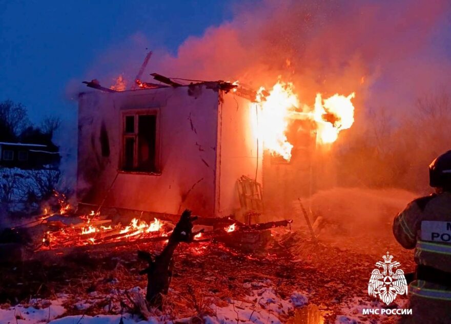 В Тверской области полностью сгорел дачный дом