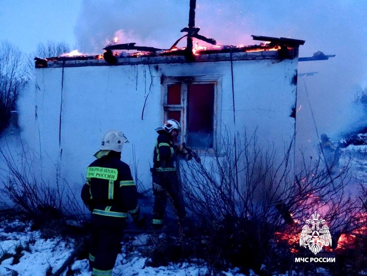 В Тверской области полностью сгорел дачный дом