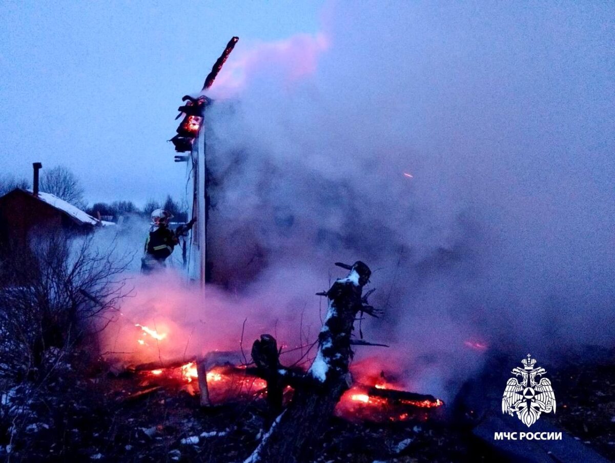 В Тверской области полностью сгорел дачный дом