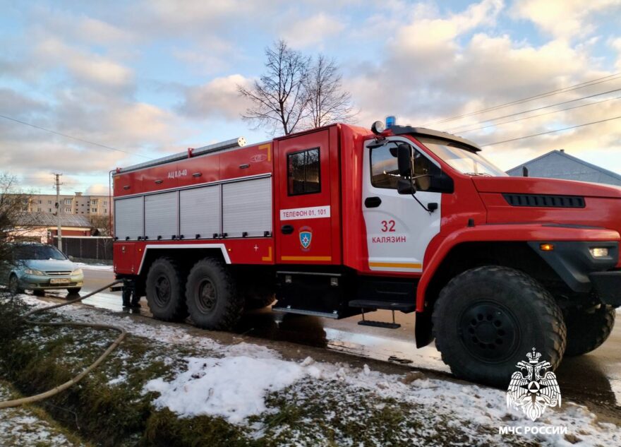 В Тверской области потушили загоревшуюся баню