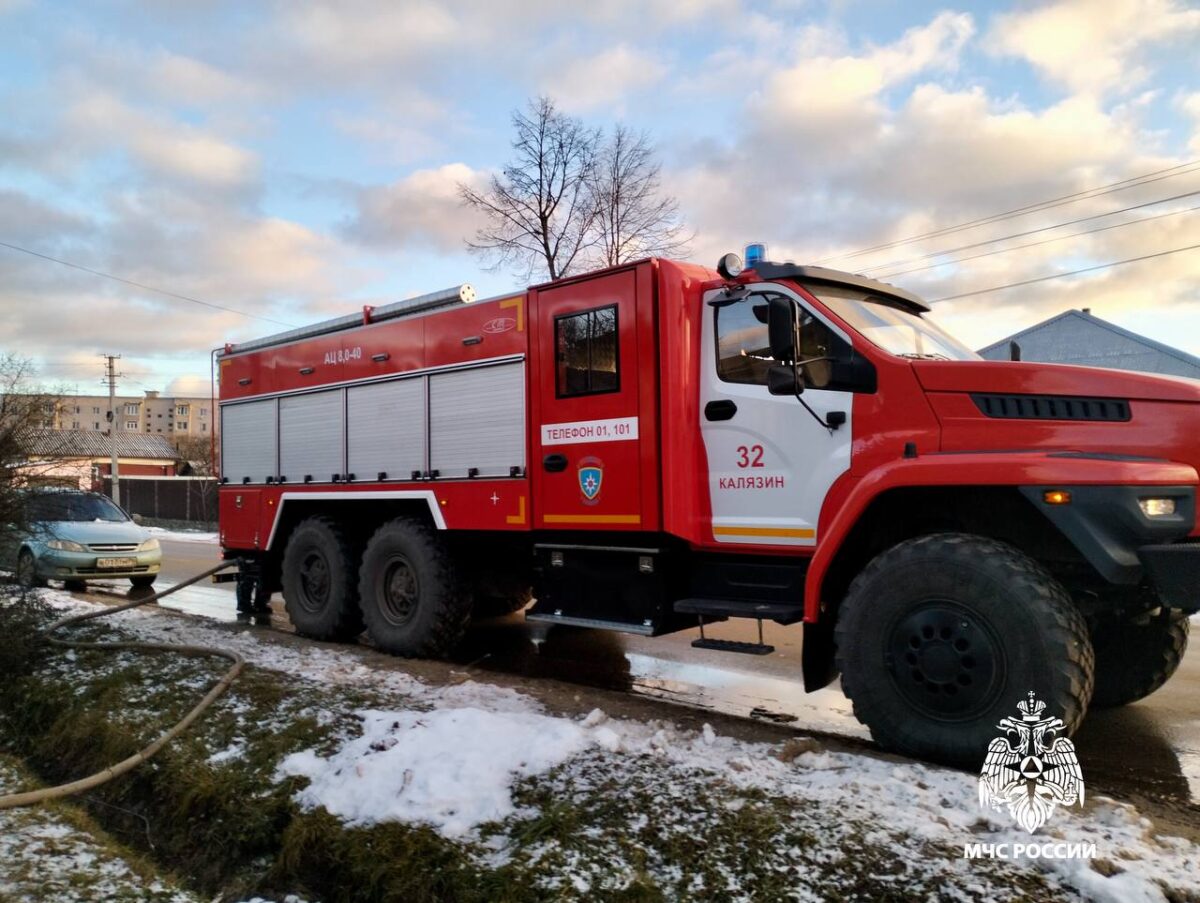 В Тверской области потушили загоревшуюся баню