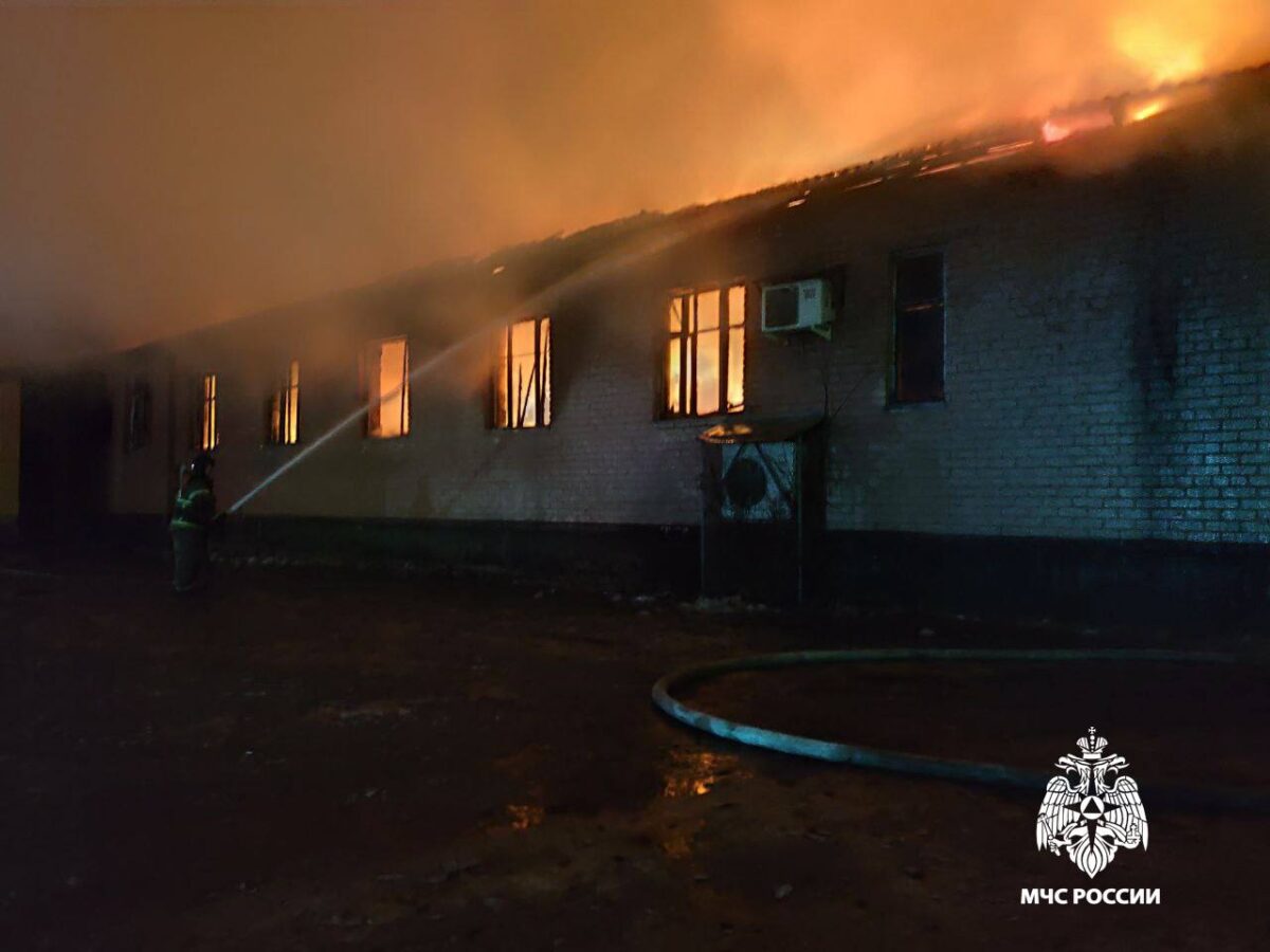 В Тверской области пожарным удалось потушить вспыхнувший санаторий