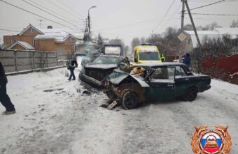 В Твери "Ваз" протаранил "Киа", есть пострадавший В Твери "Ваз" протаранил "Киа", есть пострадавший