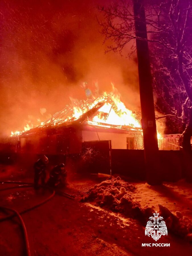 В Тверской области сгорел двухквартирный жилой дом