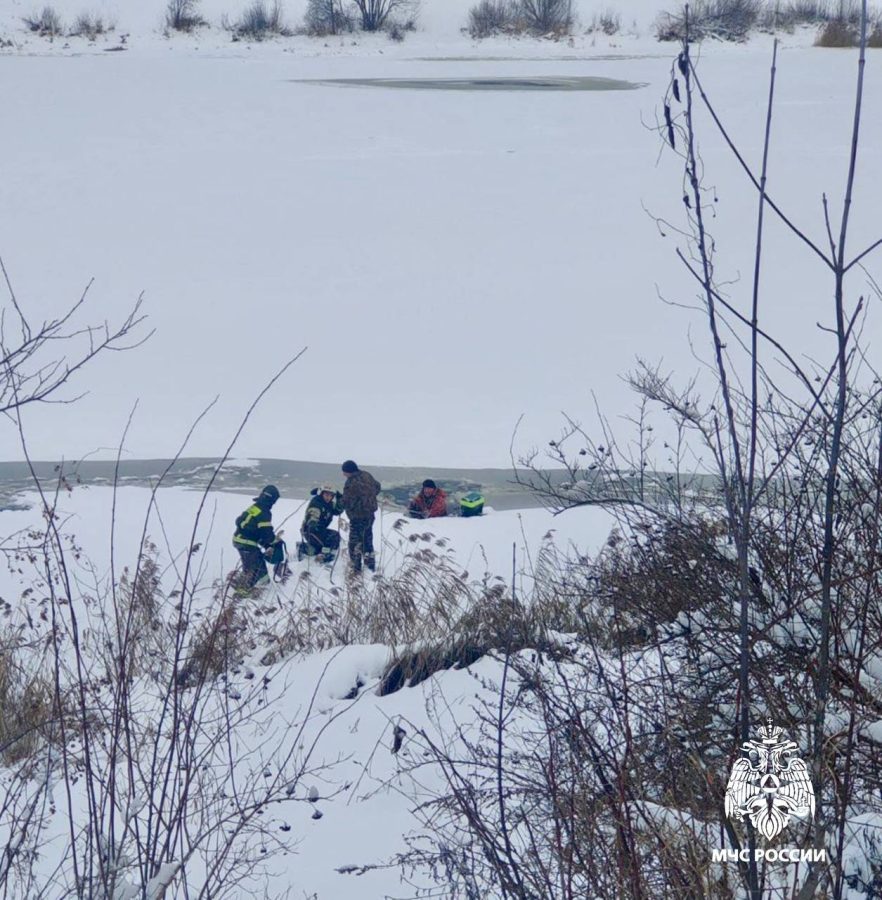 В Твери рыбак провалился под лёд