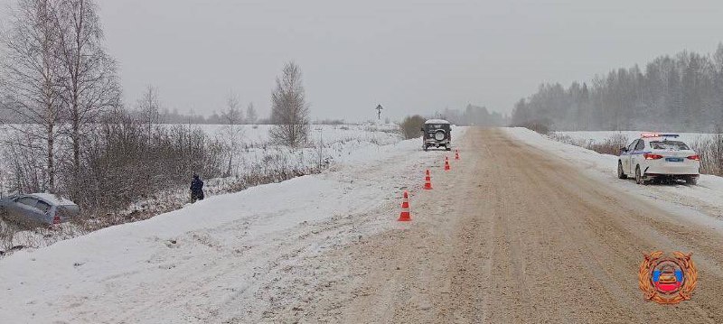 В Тверской области пострадал пассажир съехавшей с дороги иномарки