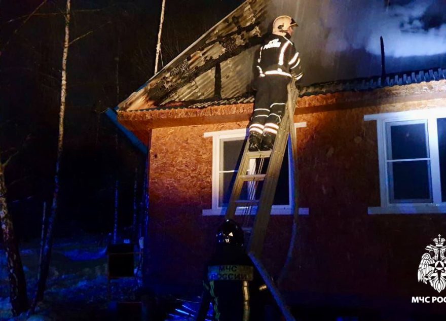 Вечером под Тверью сгорел дачный дом