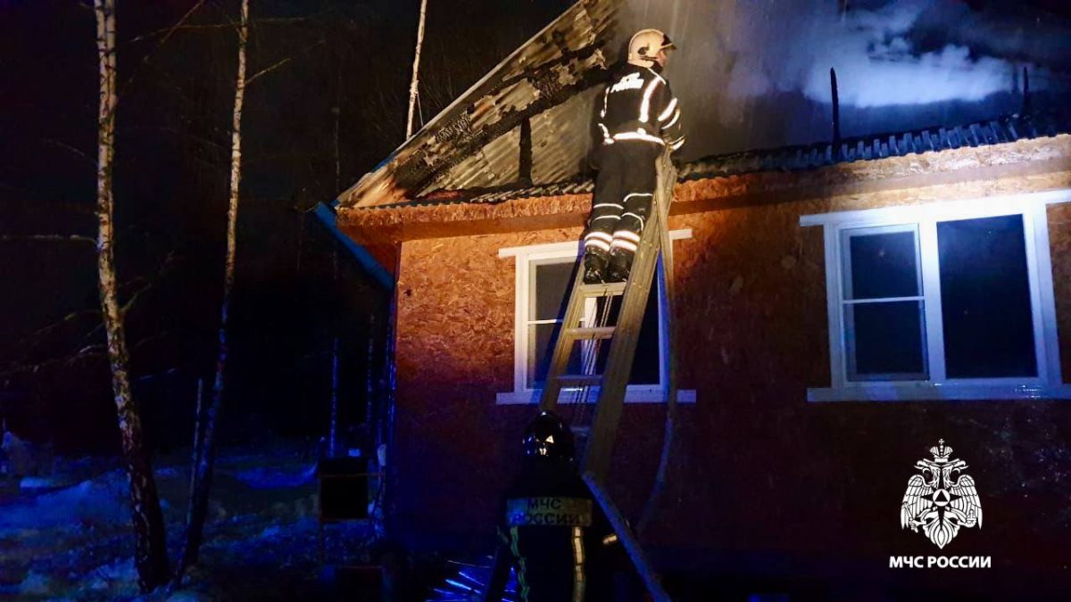 Вечером под Тверью сгорел дачный дом