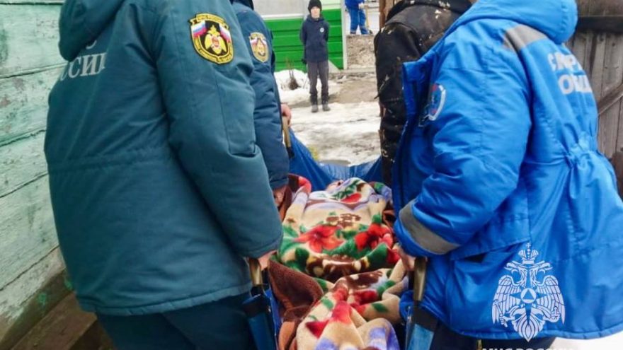В Тверской области спасатели помогли медикам спасти женщину В Тверской области спасатели помогли медикам спасти женщину