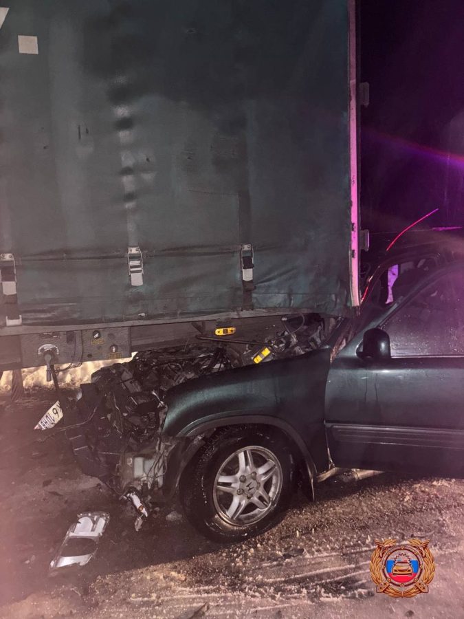 В Тверской области пьяный водитель иномарки "влетел" в грузовик