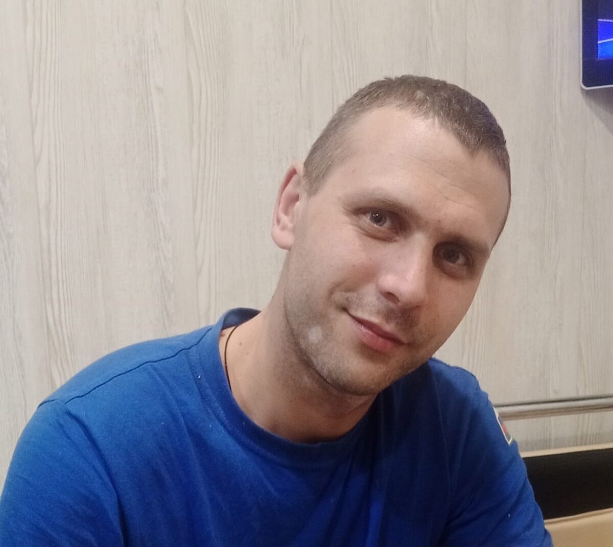 Александра Крайнова, спасшего людей во время атаки БПЛА на Торопец, наградили медалью Александра Крайнова, спасшего людей во время атаки БПЛА на Торопец, наградили медалью