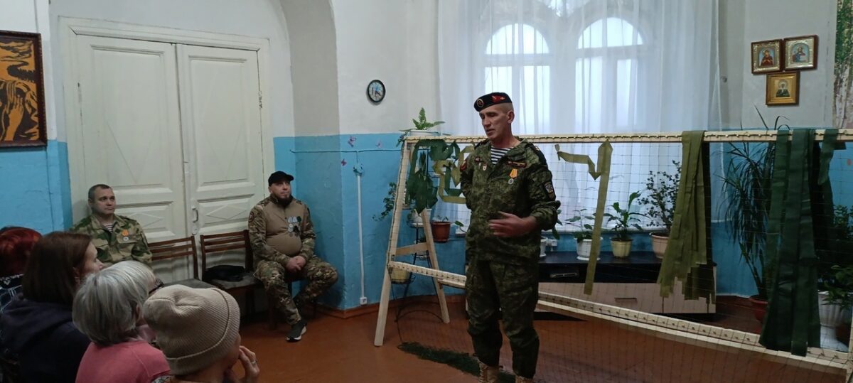 Бойцы СВО открыли мастерскую по плетению маскировочных сетей в Тверской области