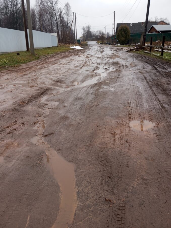 В частном секторе Тверской области водители ломают подвески и рули