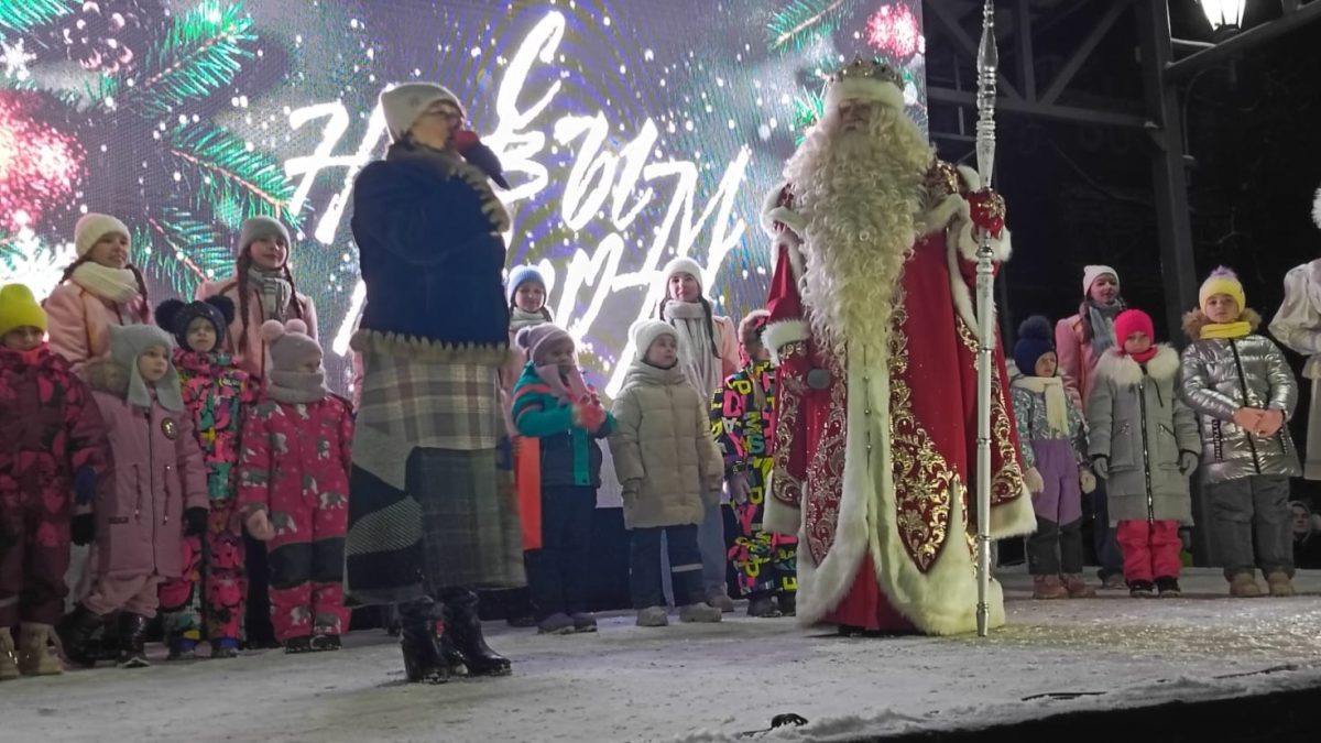 Вышний Волочек торжественно встречал Деда Мороза