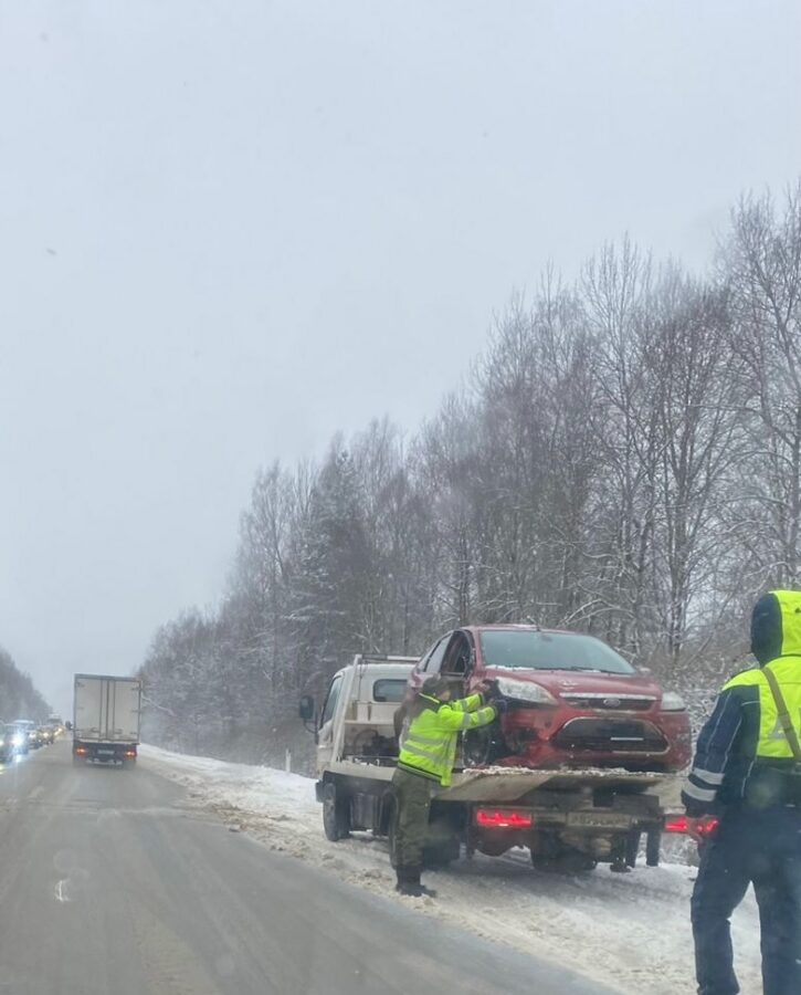 На скользкой трассе в Тверской области произошло очередное ДТП