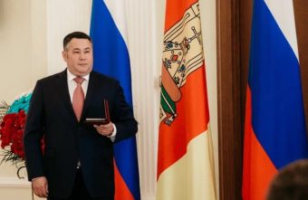 Губернатор Игорь Руденя поздравил сотрудника Тверского вагонзавода с присвоением почётного звания Губернатор Игорь Руденя поздравил сотрудника Тверского вагонзавода с присвоением почётного звания