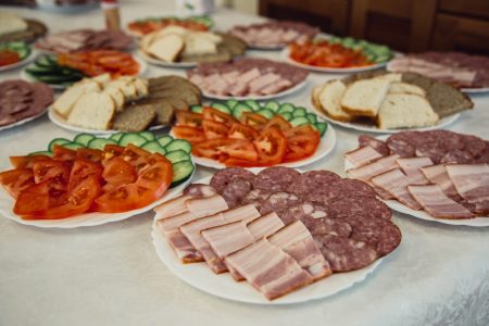 Врачи рассказали, какой оливье полезен, а какой нет Врачи рассказали, какой оливье полезен, а какой нет