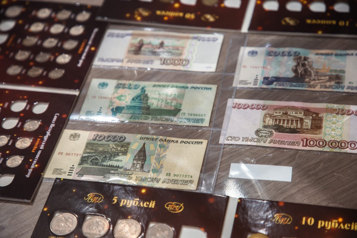 В Тверской области появились новые пятитысячные купюры