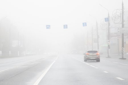 МЧС напомнило водителям, как не попасться на "уловку" тумана МЧС напомнило водителям, как не попасться на "уловку" тумана