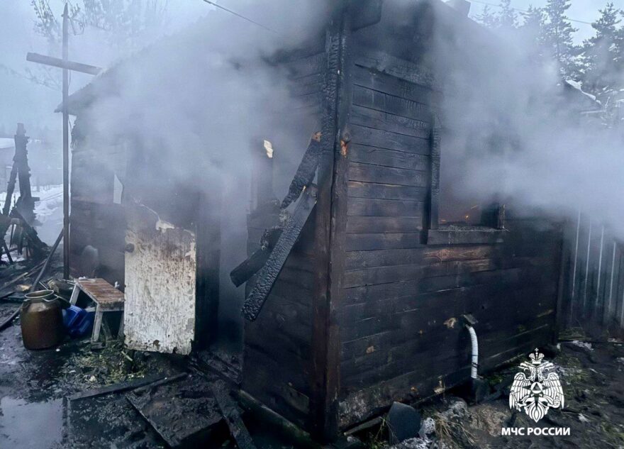 Ночью в Твери пожарные тушили бытовку