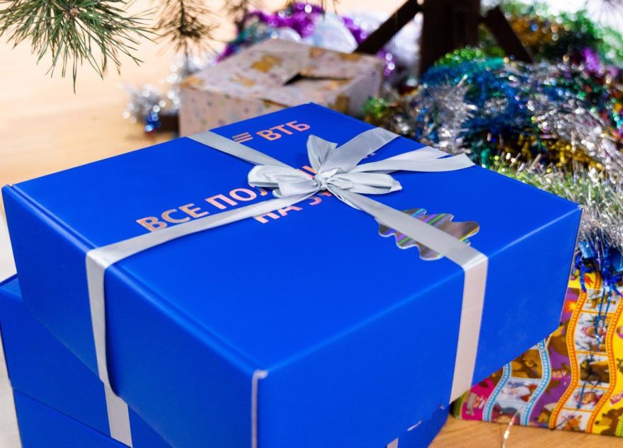 Банк ВТБ передал 2000 подарков для школьников приграничных территорий Курской области