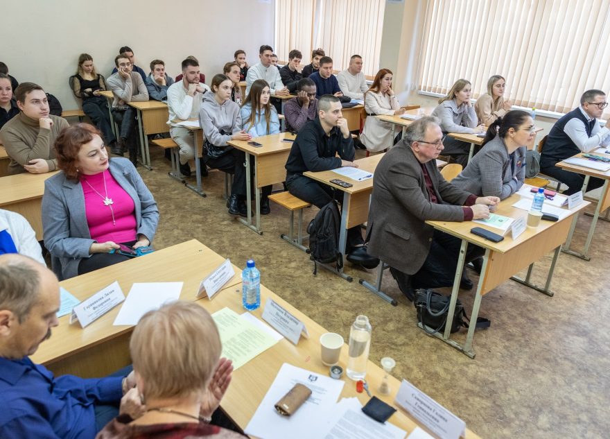 Магистранты и преподаватели ТвГТУ стали участниками круглого стола «Организационно-экономические аспекты управления качеством»