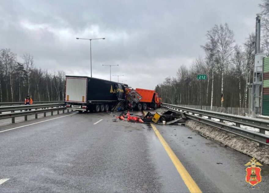 В Тверской области столкнулись два большегруза