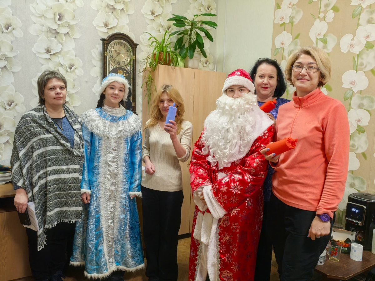 Лихославльские школьники поздравили своих учителей