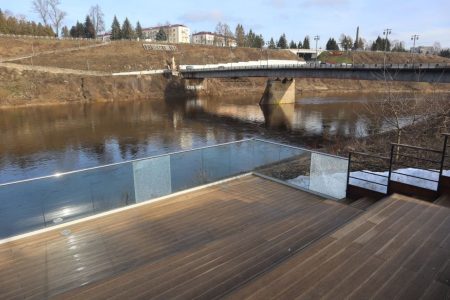 В Тверской области поймали несовершеннолетнего вандала, разбившего панорамные стекла в парке В Тверской области поймали несовершеннолетнего вандала, разбившего панорамные стекла в парке