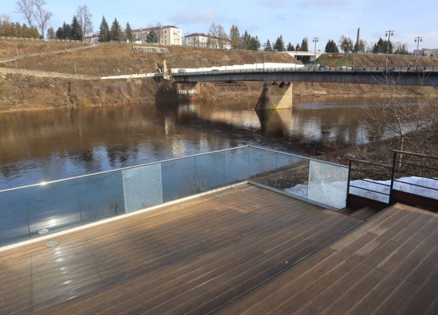 В Тверской области поймали несовершеннолетнего вандала, разбившего панорамные стекла в парке