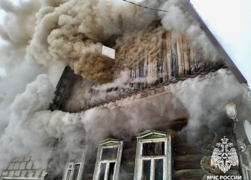 Пожар в жилом доме в Тверской области тушили почти два часа Пожар в жилом доме в Тверской области тушили почти два часа
