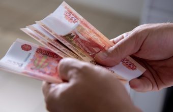 Юрист рассказала, у кого зарплата в январе будет меньше Юрист рассказала, у кого зарплата в январе будет меньше